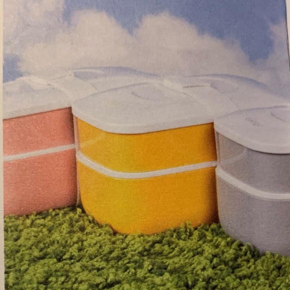 NWT Reusable stackable to-go container by Bentgo. - Picture 8 of 9